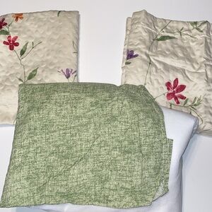 Liz Claiborne Villager pillow shams & matching full queen bed skirt floral